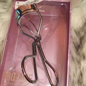 EYELASH CURLER